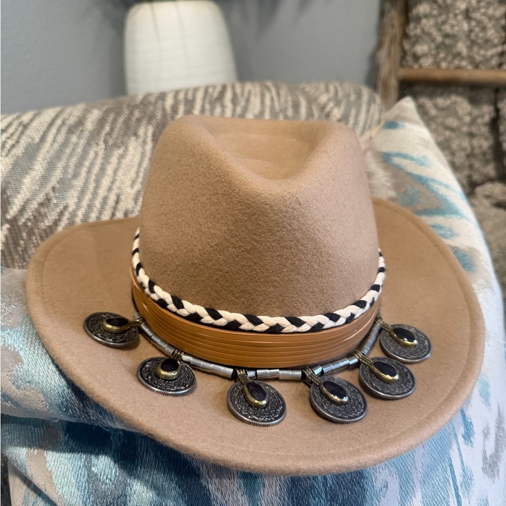 Zara camel felt hat with jeweled brown trim - M